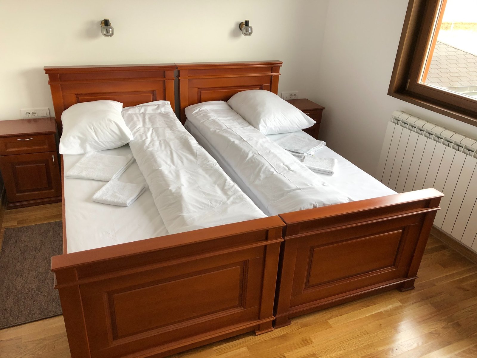 Dvokrevetna soba u smeštaju Knežević